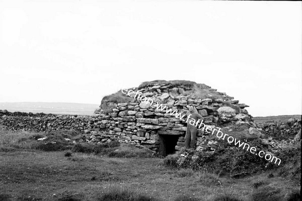 THE SEVEN CHURCHES (B) TEAMPUL A PHUILL  DUN ONAGHT  CROSS FRAGMENTS ARRANGED BY MISS STOKES  CLOGHAUN NA CARRAIGHE  CORNAU NEAR KILRONAN